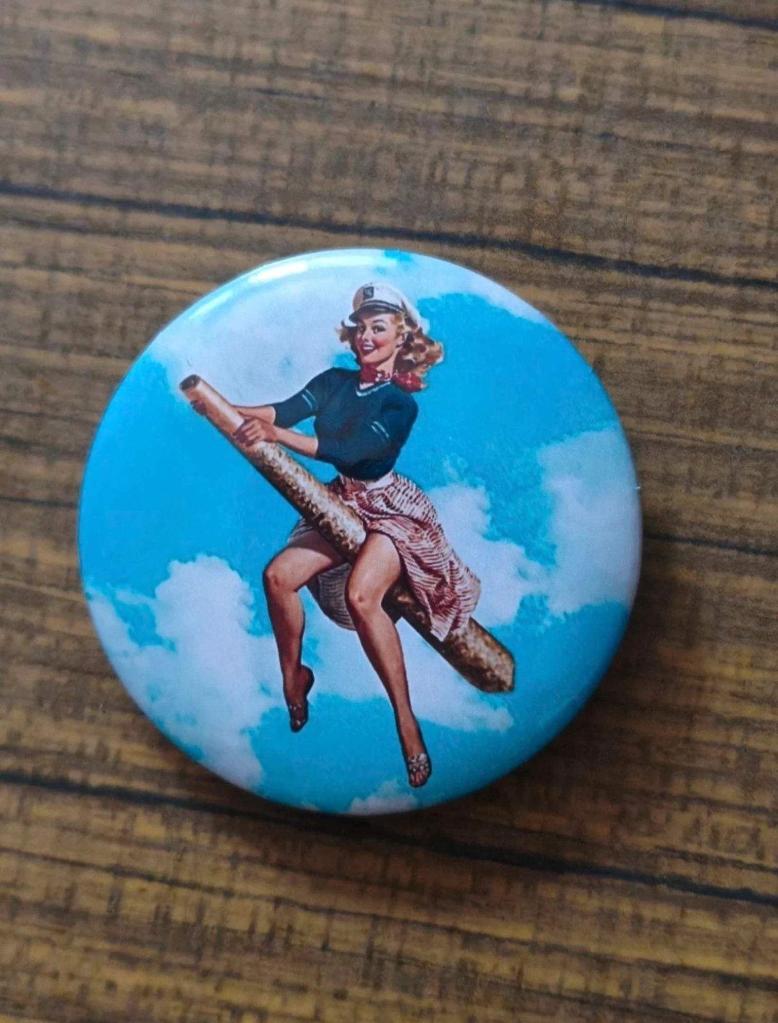 Broche pin's vintage Pin-up Neuf 